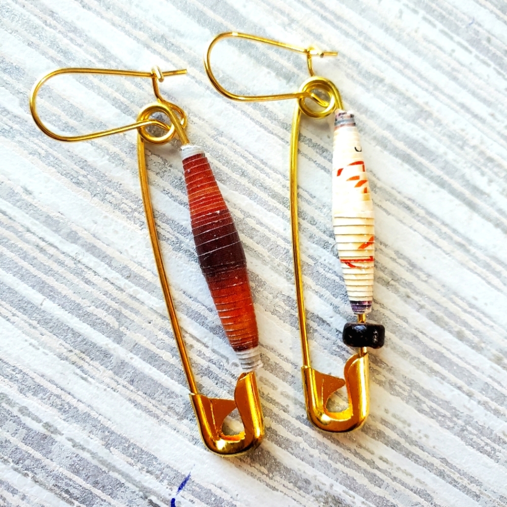 😀 HAND CRAFTED Goldtone safety pin earrings with paper beads. Boho